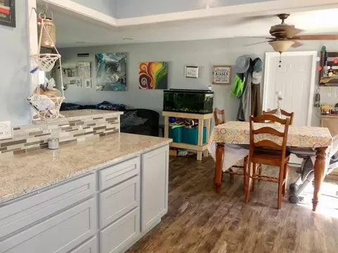 Kitchen - 525 Lincoln Dr, Hoffman Estates, IL 60169 photo 6 of 6