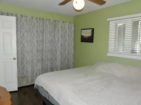 Bedroom - 525 Lincoln Dr, Hoffman Estates, IL 60169 photo 3 of 6