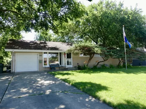 525 Lincoln Dr, Hoffman Estates, IL 60169