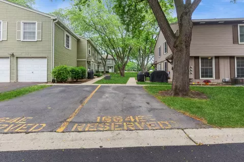 1664 Valley Forge Ct #E, Wheaton, IL 60189 photo 9
