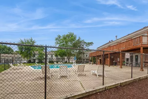 1664 Valley Forge Ct #E, Wheaton, IL 60189 photo 11
