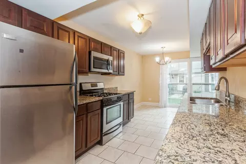 1664 Valley Forge Ct #E, Wheaton, IL 60189 photo 4