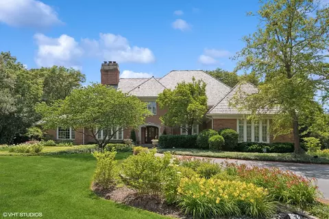 888 Woodstream Ct, Lake Forest, IL 60045