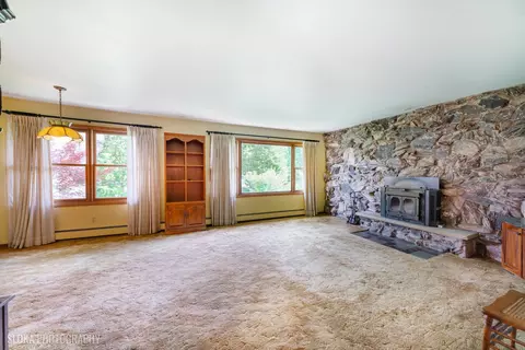 1602 Flower St, Mchenry, IL 60050 photo 2
