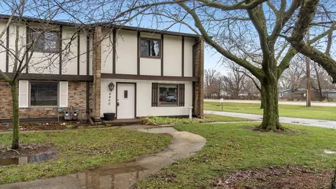 4450 Pepper Dr, Rockford, IL 61114