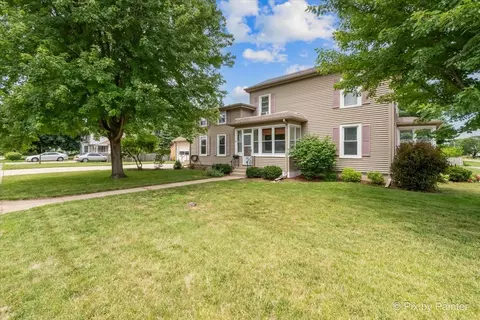 122 Jackson St, Marengo, IL 60152