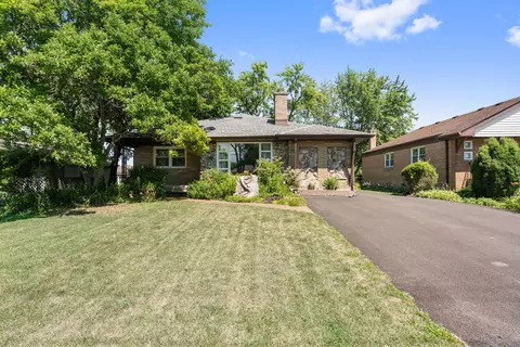 527 N Park St, Westmont, IL 60559