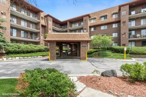 101 Old Oak Dr #409, Buffalo Grove, IL 60089
