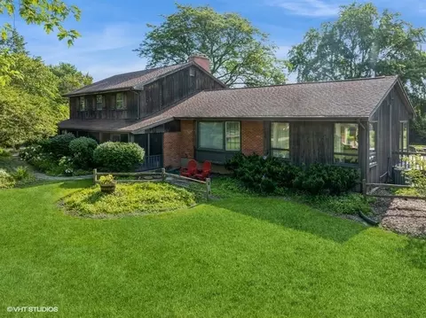 173 Crestview Ct, Barrington, IL 60010