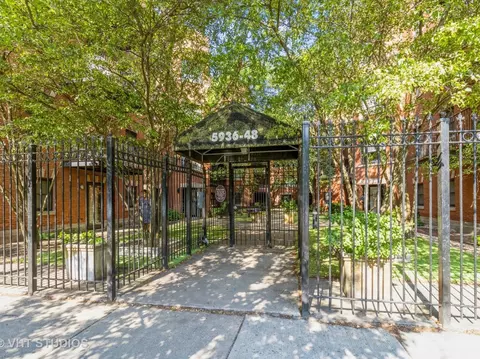 5944 S King Dr #2E, Chicago, IL 60637