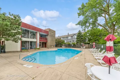 Exterior - 5450 Astor Ln #418, Rolling Meadows, IL 60008 photo 2 of 3