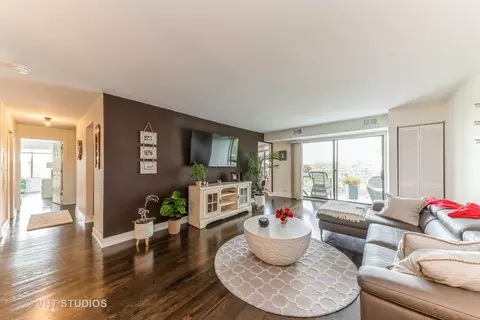 Living - 5450 Astor Ln #418, Rolling Meadows, IL 60008 photo 1 of 1