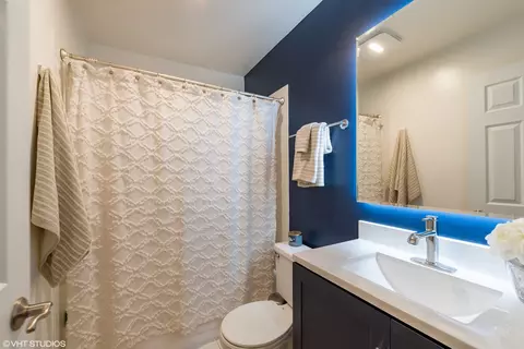 Bath - 5450 Astor Ln #418, Rolling Meadows, IL 60008 photo 5 of 5