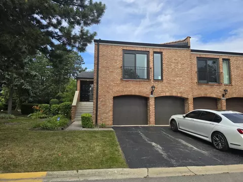 2 S776 Jamestown Trl, Oak Brook, IL 60523