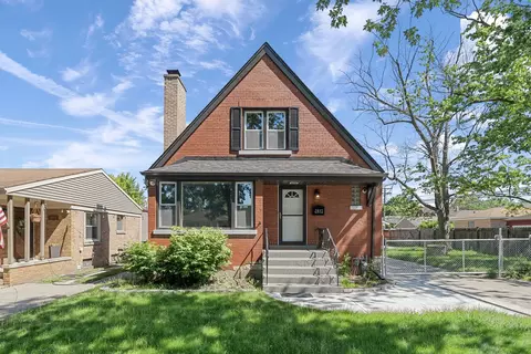 2812 W 98th St, Evergreen Park, IL 60805