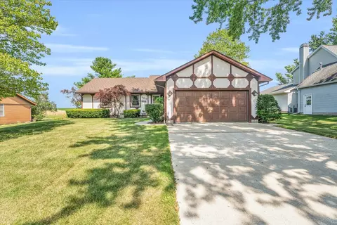 709 Prairie Lane Dr, Monticello, IL 61856