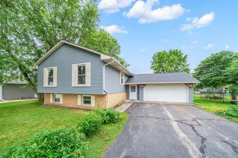 17624 Frazier Rd, Sandwich, IL 60548