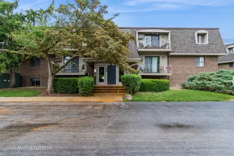 214 E Bailey Rd #B, Naperville, IL 60565