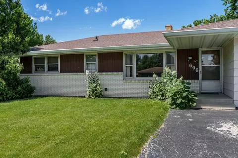 606 E Washington St, Durand, IL 61024 photo 2