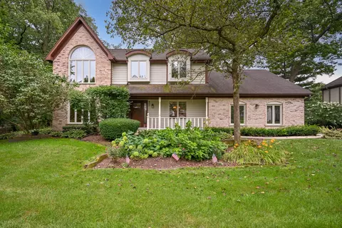 977 Chapel Ct N, Glen Ellyn, IL 60137