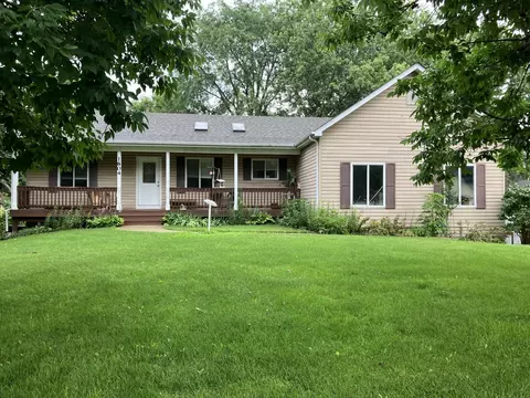 1804 W Kerry Ln, Mchenry, IL 60050