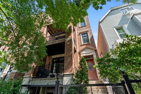 2346 W Roscoe St #3, Chicago, IL 60618
