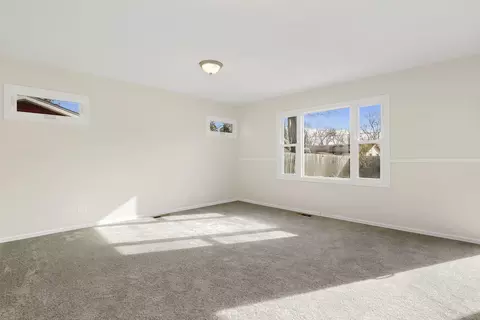 Living - 505 Olive St, Hoffman Estates, IL 60169 photo 2 of 6