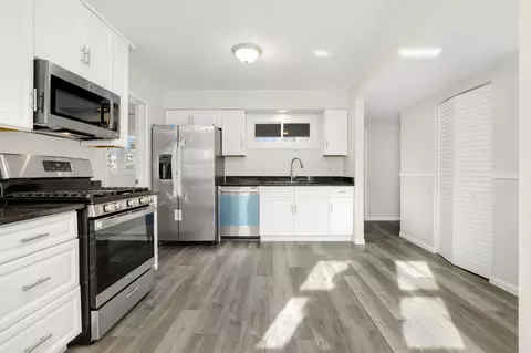 Kitchen - 505 Olive St, Hoffman Estates, IL 60169 photo 1 of 4