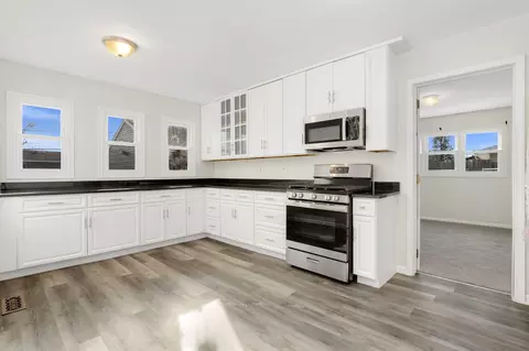Kitchen - 505 Olive St, Hoffman Estates, IL 60169 photo 3 of 4
