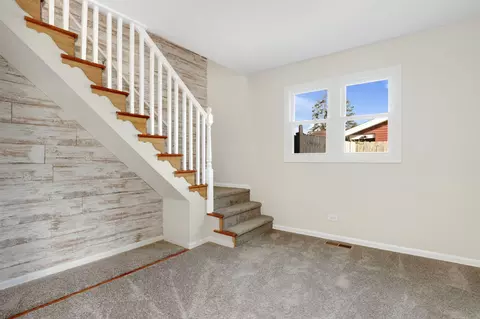 Living - 505 Olive St, Hoffman Estates, IL 60169 photo 6 of 6