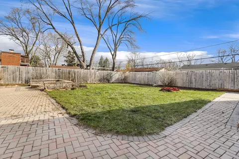 Exterior - 505 Olive St, Hoffman Estates, IL 60169 photo 3 of 6