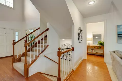 Entry Way - 2001 Claremont, Normal, IL 61761 photo 2 of 6