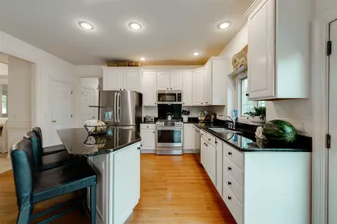 Kitchen - 2001 Claremont, Normal, IL 61761 photo 2 of 3