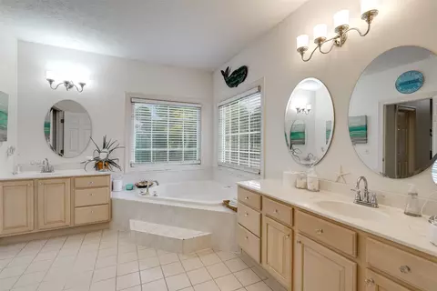 Bath - 2001 Claremont, Normal, IL 61761 photo 2 of 4