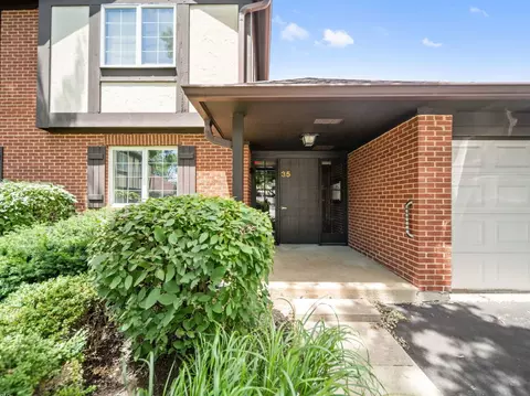 35 Shawnee Trl #2, Indian Head Park, IL 60525
