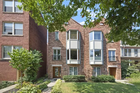 331 S Grove Ave, Oak Park, IL 60302