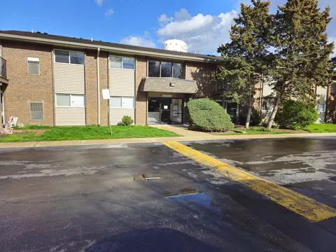 4425 Blackhawk Ln #103, Lisle, IL 60532