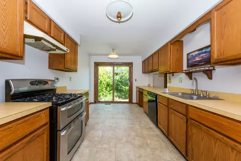 709 Ascot Ct, Hoffman Estates, IL 60169 photo 6