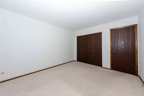 709 Ascot Ct, Hoffman Estates, IL 60169 photo 12