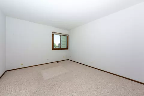 709 Ascot Ct, Hoffman Estates, IL 60169 photo 11