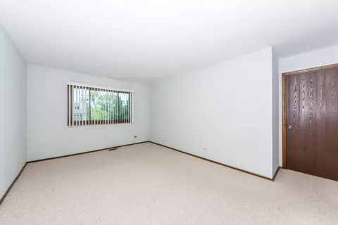709 Ascot Ct, Hoffman Estates, IL 60169 photo 16