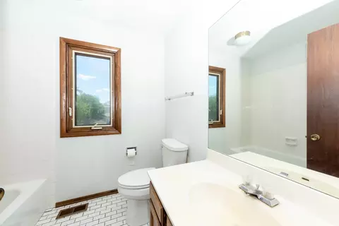 709 Ascot Ct, Hoffman Estates, IL 60169 photo 19