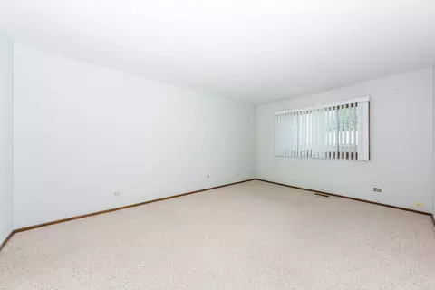 709 Ascot Ct, Hoffman Estates, IL 60169 photo 15