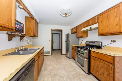 709 Ascot Ct, Hoffman Estates, IL 60169 photo 7