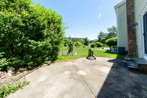 709 Ascot Ct, Hoffman Estates, IL 60169 photo 22