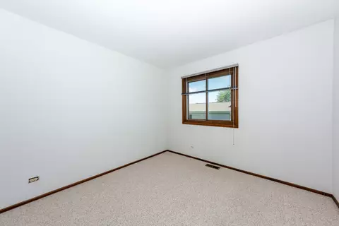 709 Ascot Ct, Hoffman Estates, IL 60169 photo 13