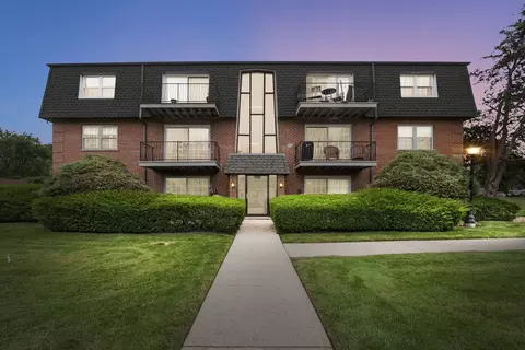 1140 64th St #10, La Grange Highlands, IL 60525