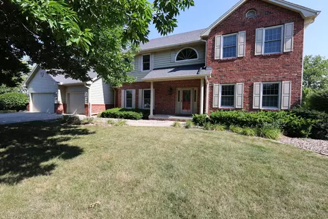 3012 Thornwood Ln, Bloomington, IL 61704