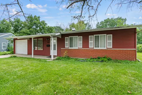 135 Fairview Ln, Streamwood, IL 60107