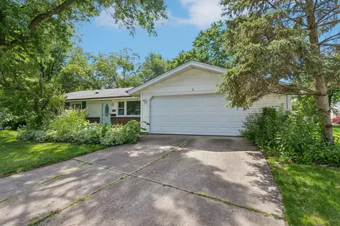 334 Milan Ct, Schaumburg, IL 60193